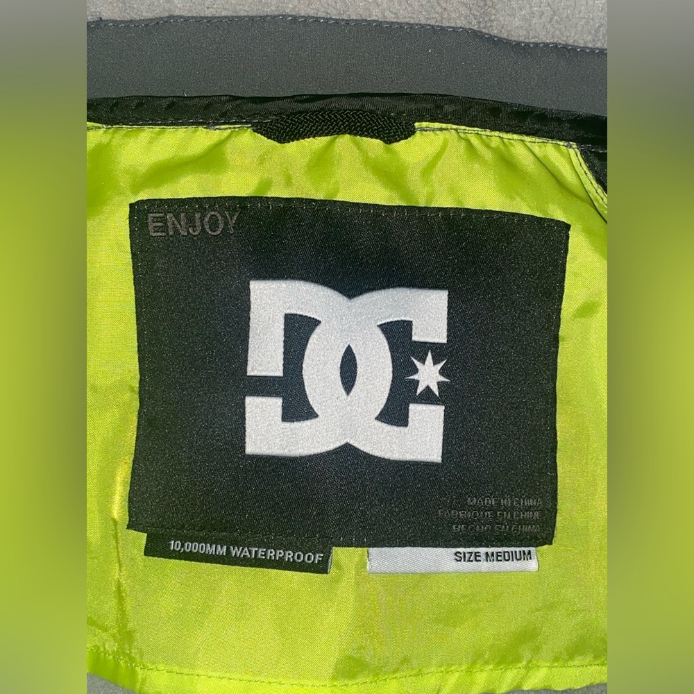 DC | Youth Medium | Ski | Snowboard | Soft Shell | Charcoal | Neon Yellow Logo - Picture 8 of 9